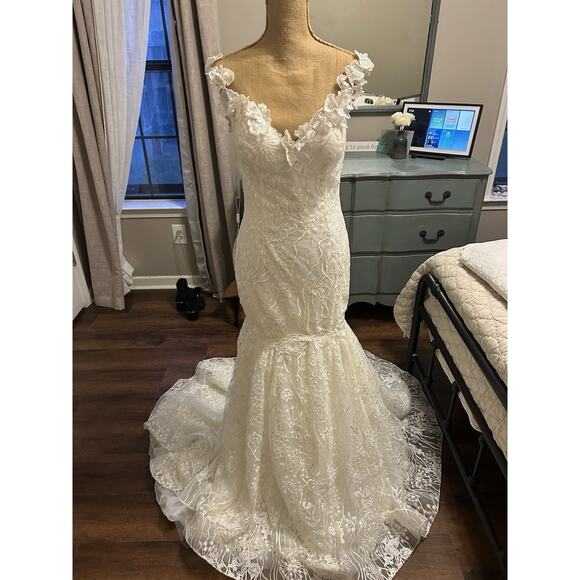 New with Tags Wedding Dress Size 4 - Picture 5 of 14